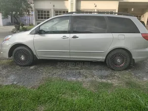 Toyota Sienna XLE Limited AWD 2006 Gold