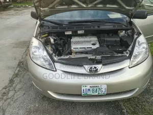 Toyota Sienna XLE Limited AWD 2006 Gold