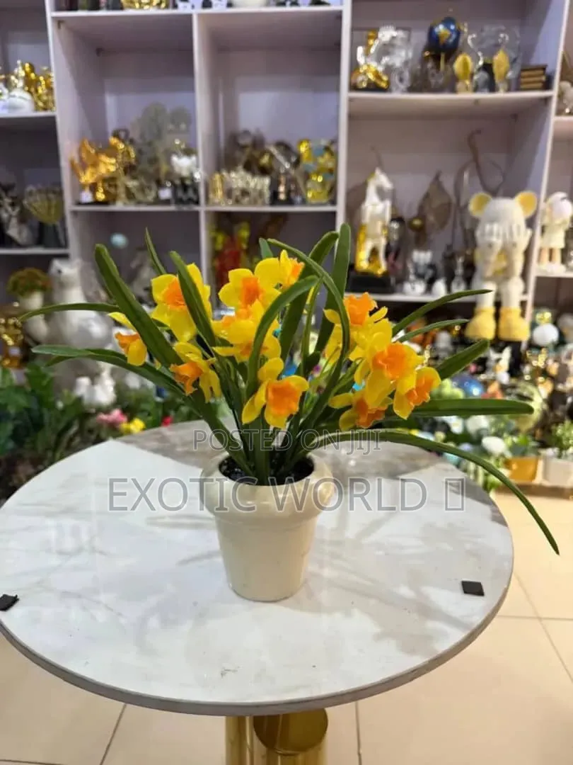 Artificial Tulip Flowers in Ceramic Pot – Home Decor