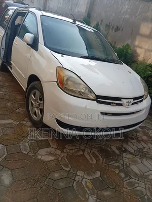Toyota Sienna 2005 White