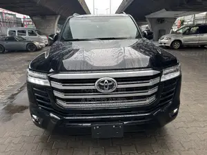 Toyota Land Cruiser LC300 2022 Black