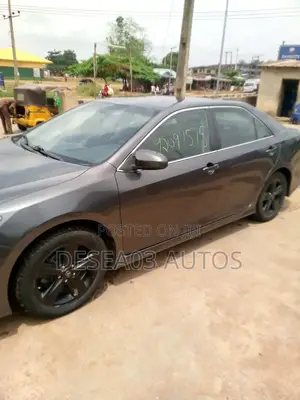 Toyota Camry SE 4dr Sedan (2.5L 4cyl 6A) 2013 Gray