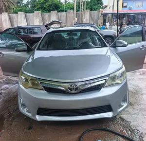 Toyota Camry XLE 4dr Sedan (2.5L 4cyl 6A) 2012 Silver