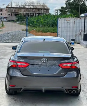 Toyota Camry SE (2.5L 4cyl 8A) 2019 Gray