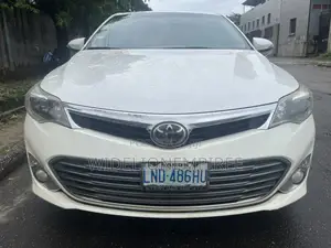 Toyota Avalon Limited Sedan FWD (3.5L 6cyl 6A) 2013 White