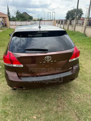 Toyota Venza V6 AWD 2010 Brown