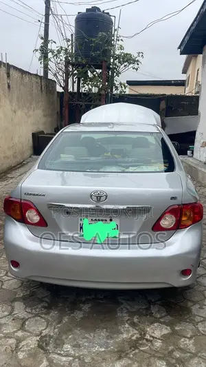 Toyota Corolla LE 4dr Sedan (1.8L 4cyl 4A) 2010 Silver