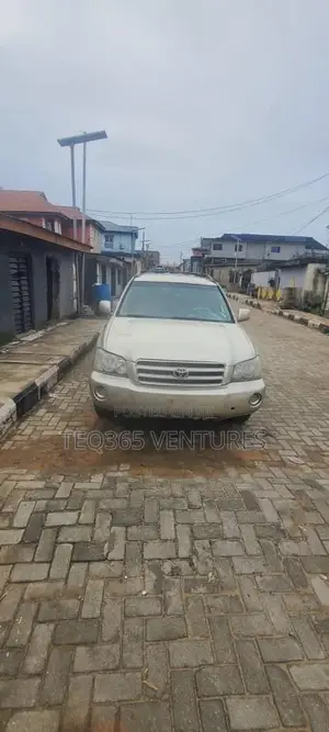 Toyota Highlander V6 AWD 2002 Gold