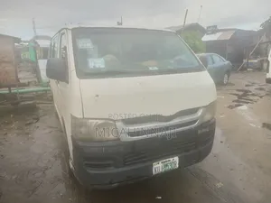 Toyota HiAce 2005 White