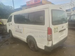 Toyota HiAce 2005 White
