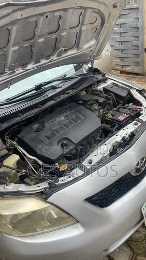 Toyota Corolla LE 4dr Sedan (1.8L 4cyl 4A) 2010 Silver