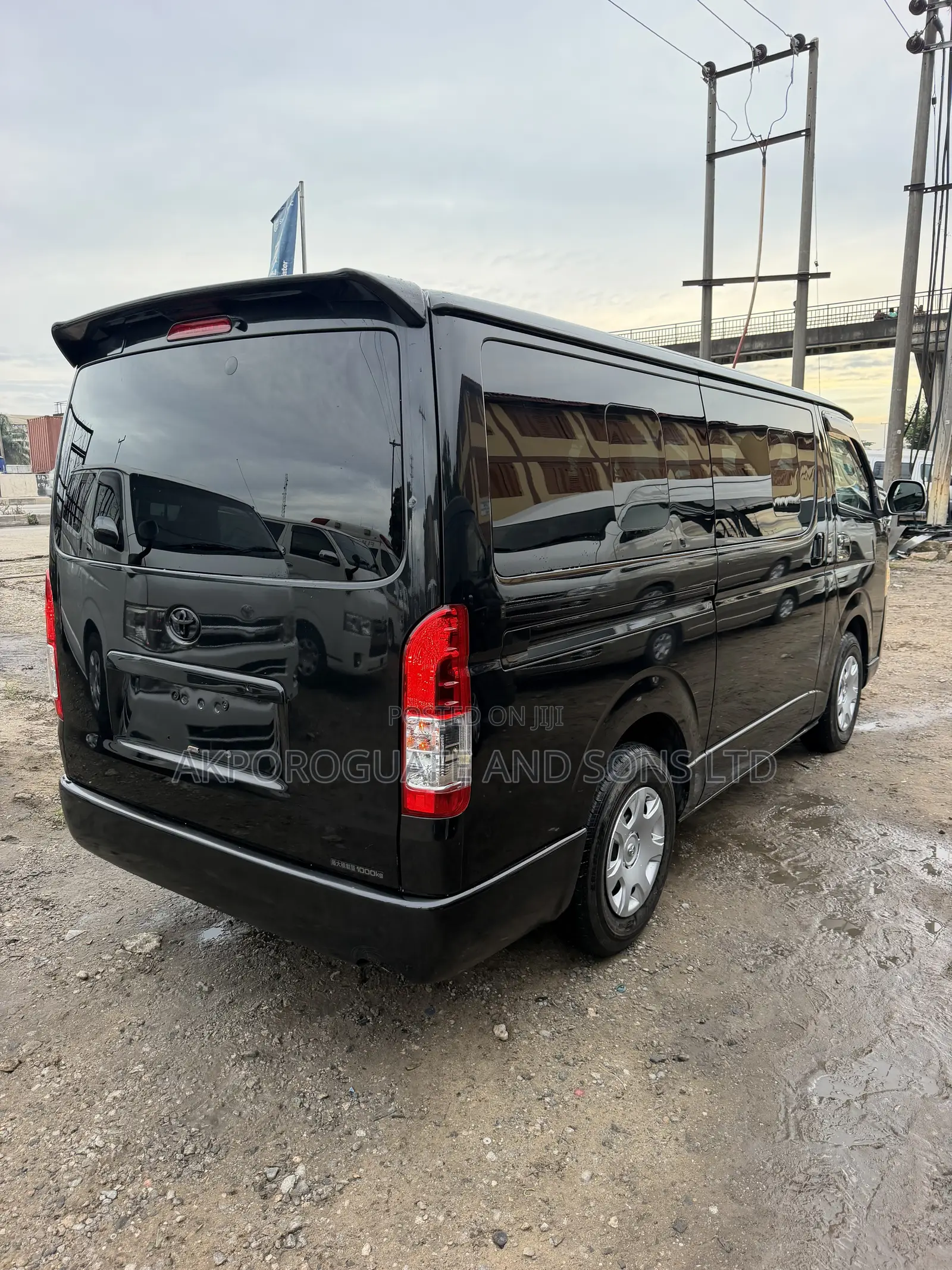 Toyota HiAce 2014 Black