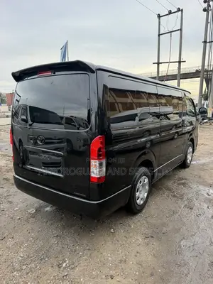 Toyota HiAce 2014 Black