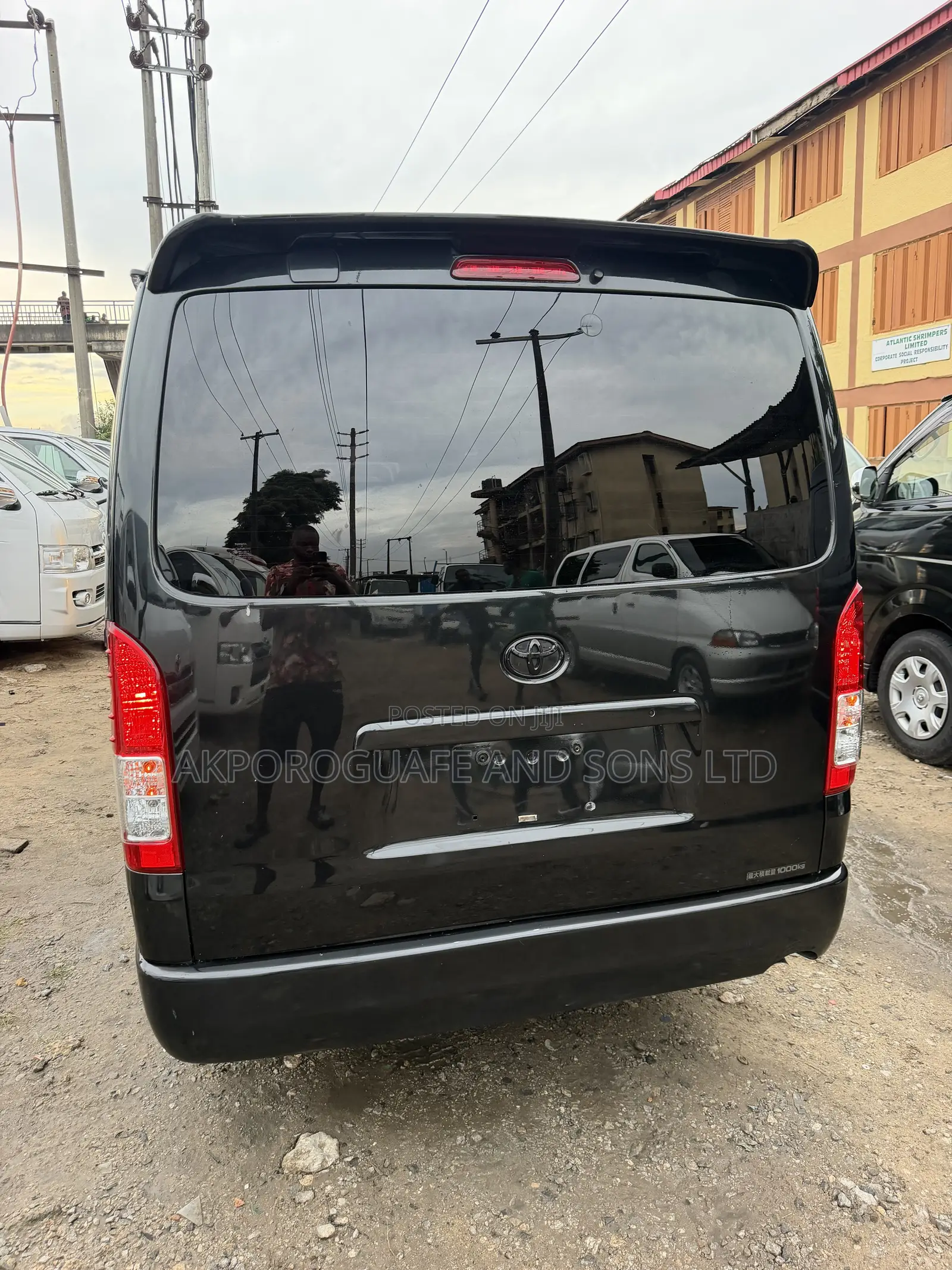 Toyota HiAce 2014 Black