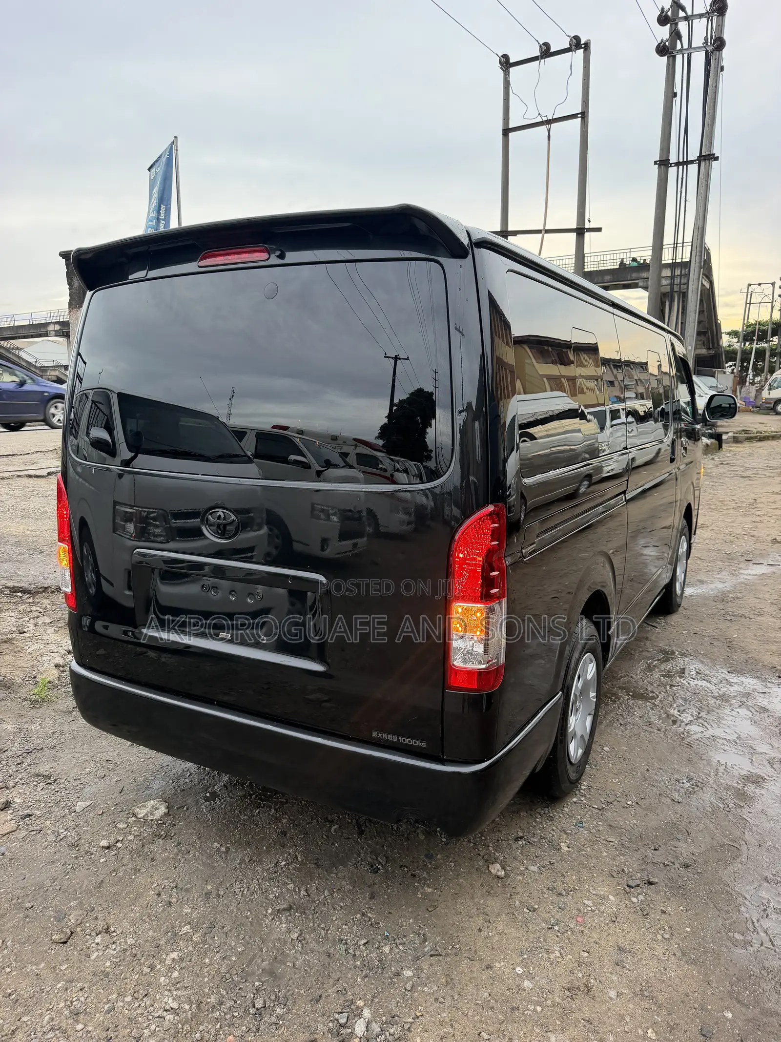 Toyota HiAce 2014 Black