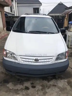 Toyota Sienna 2002 White