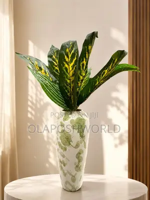 The Quiet Bloom Vase