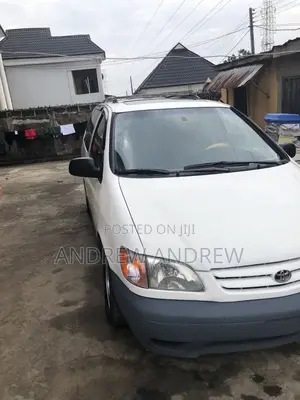 Toyota Sienna 2002 White