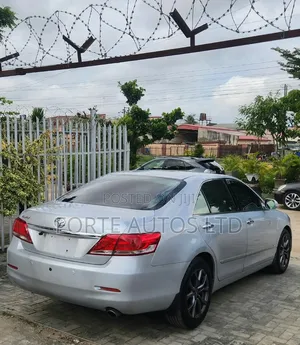 Toyota Camry XLE 4dr Sedan (2.5L 4cyl 6A) 2011 Silver