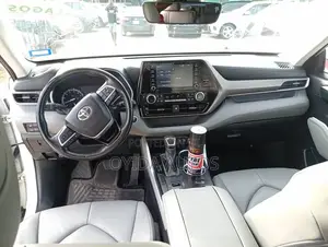 Toyota Highlander XLE AWD 2020 White