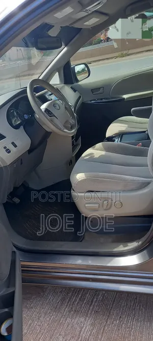 Toyota Sienna 2011 Gray