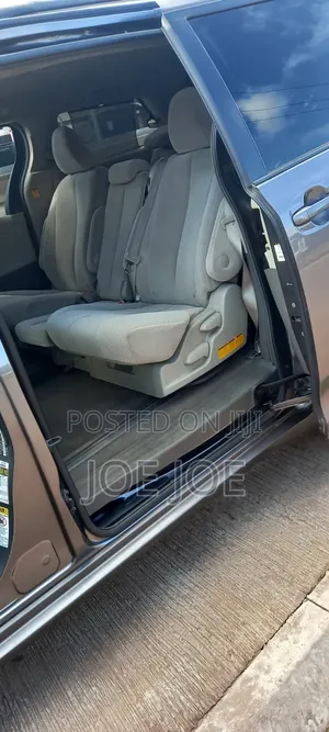 Toyota Sienna 2011 Gray