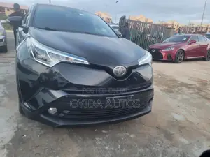 Toyota C-HR XLE FWD Sport Utility (2.0L 4cyl 2AM) 2018 Black