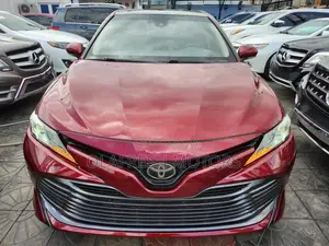 Toyota Camry XLE FWD (2.5L 4cyl 8AM) 2018 Red