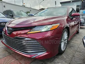 Toyota Camry XLE FWD (2.5L 4cyl 8AM) 2018 Red