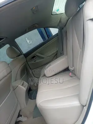 Toyota Corolla LE 4dr Sedan (1.8L 4cyl 4A) 2010 White
