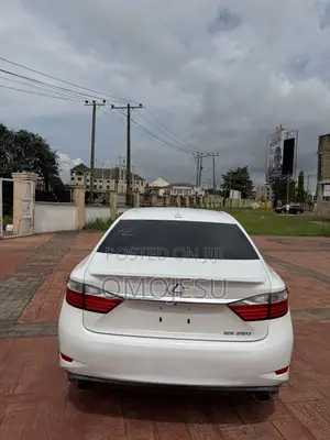 Lexus ES 350 FWD 2014 White