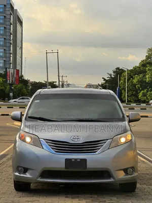Toyota Sienna 2015 Silver