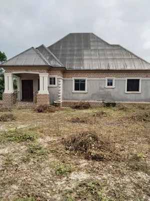 3bdrm Bungalow in Benin Road, Ethiope East for sale