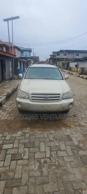Toyota Highlander V6 AWD 2002 Gold