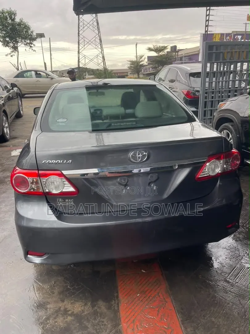 Toyota Corolla 2012 Brown