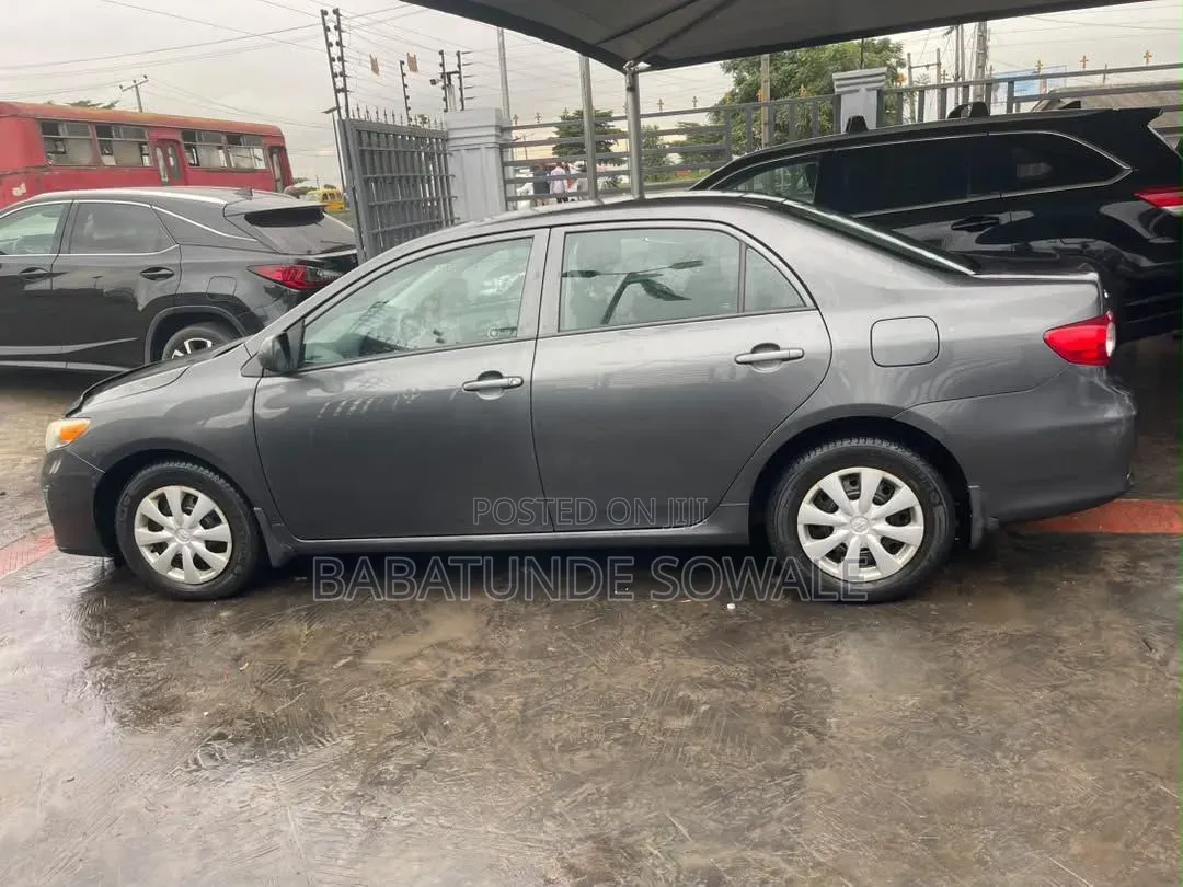 Toyota Corolla 2012 Brown