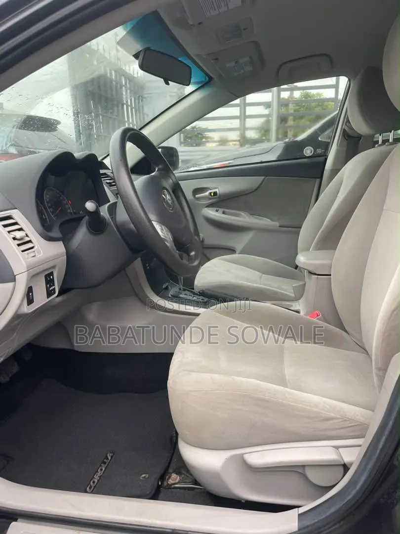 Toyota Corolla 2012 Brown