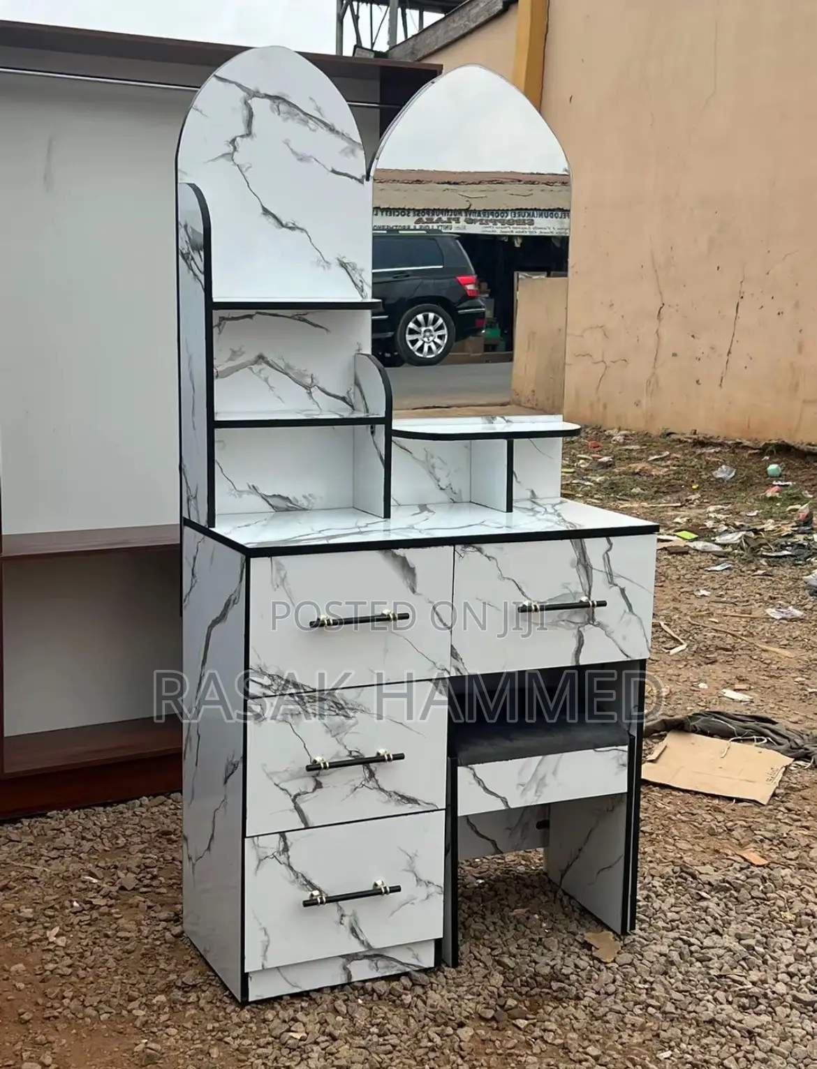 Clean Sharp Dressing Mirror