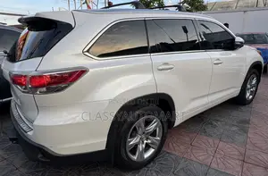 Toyota Highlander XLE 4dr SUV AWD (3.5L 6cyl 6A) 2015 White