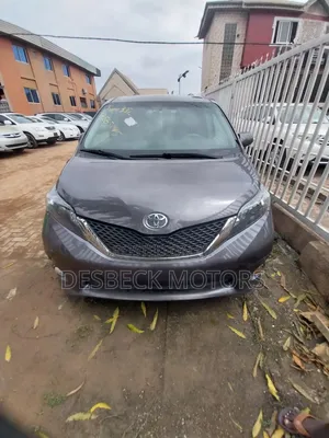 Toyota Sienna XLE FWD 8-Passenger 2013 Gray