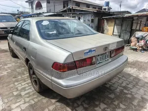 Toyota Camry 2002 Gold