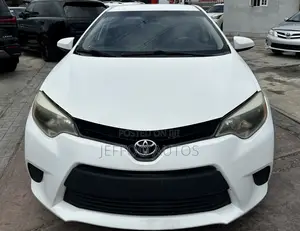 Toyota Corolla LE Premium 4dr Sedan (1.8L 4cyl CVT) 2014 White