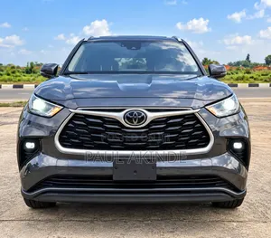 Toyota Highlander XLE 2022 Gray