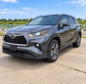 Toyota Highlander XLE 2022 Gray