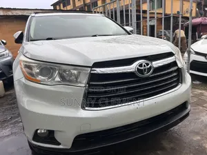 Toyota Highlander XLE 4dr SUV (3.5L 6cyl 6A) 2015 White