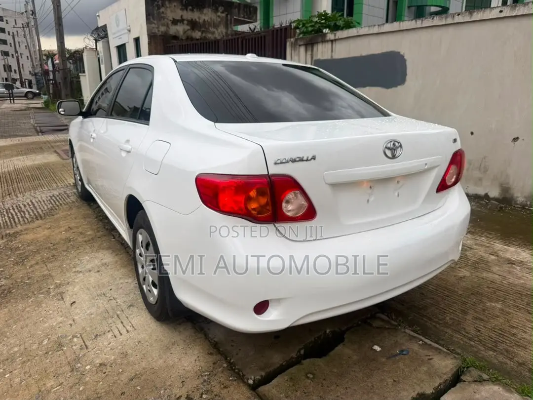 Toyota Corolla 2010 White