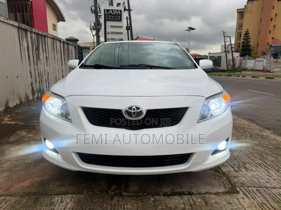 Toyota Corolla 2010 White