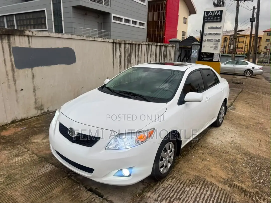 Toyota Corolla 2010 White