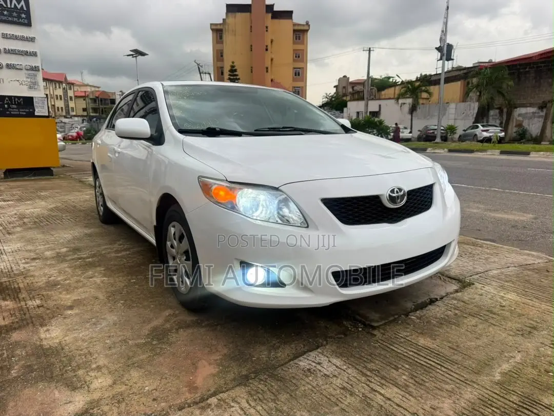 Toyota Corolla 2010 White
