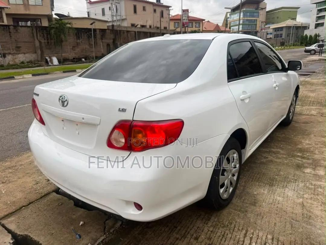Toyota Corolla 2010 White